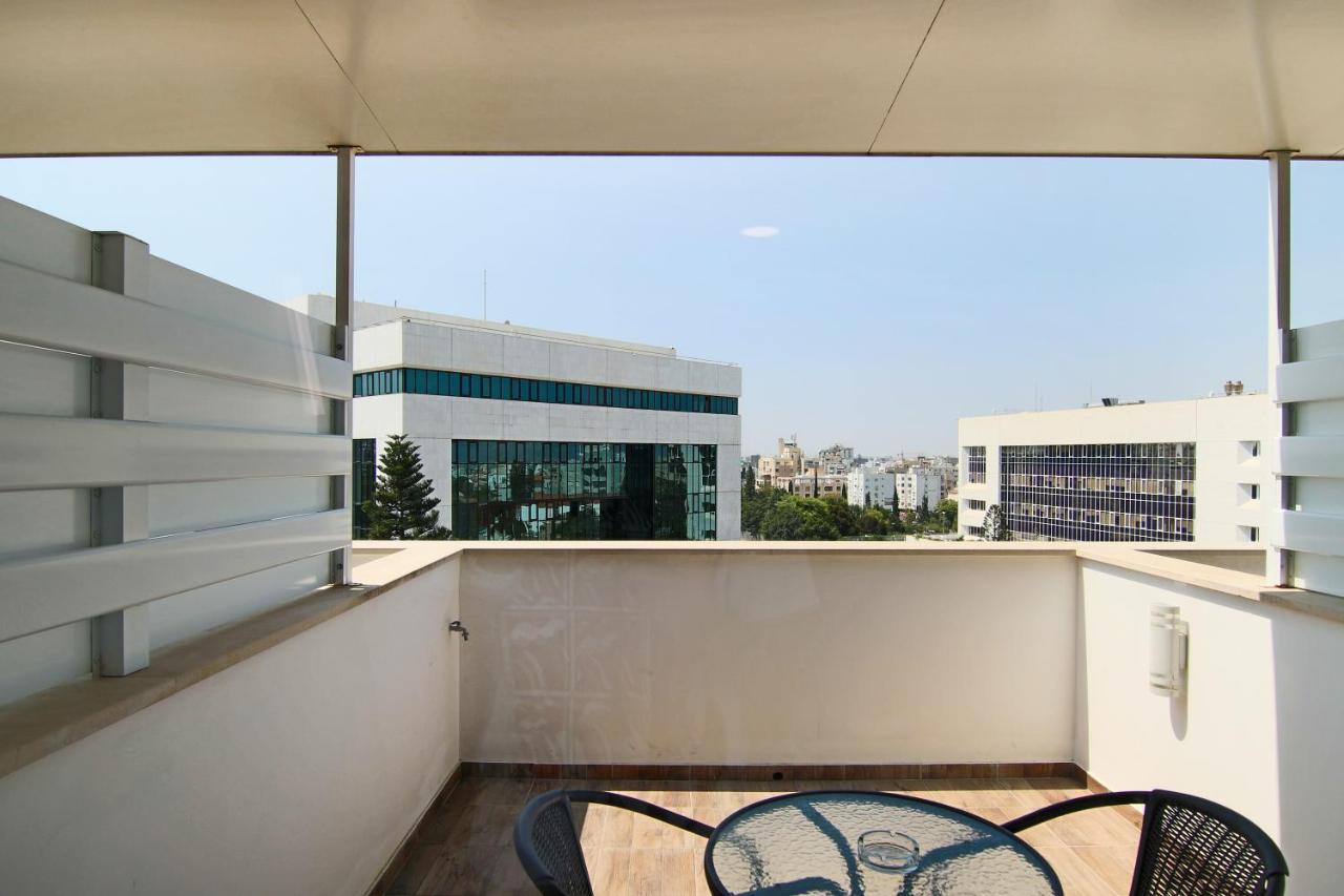 Phaedrus Living: Luxury Suite Nicosia 505 外观 照片